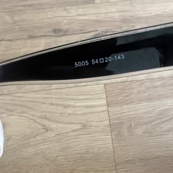 CHANEL Black Sunglasses with Gold Logo - Picture 6 of 8